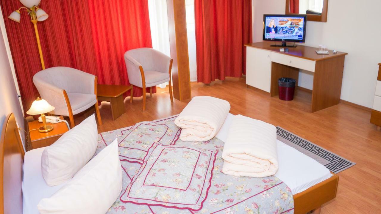 Hotel Tex Club Botosani Exterior photo